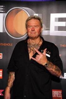 Der Wrestler und Schauspieler Edwin Eddy Steinblock, genannt The Big German kommt am 22.05.2016 in Köln zur Premiere der schrillen spanischen Burlesque-Show The Hole mit Tom Gerhardt, der ungewöhnlich wilde und unverschämt komische Show-Erfolg aus Spanien.