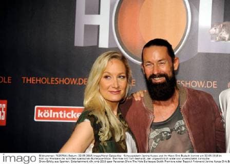 Schauspielerin Janine Kunze und ihr Mann Dirk Budach kommt am 22.05.2016 in Köln zur Premiere der schrillen spanischen Burlesque-Show The Hole mit Tom Gerhardt, der ungewöhnlich wilde und unverschämt komische Show-Erfolg aus Spanien.