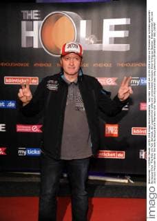 Joey Kelly kommt am 22.05.2016 in Köln zur Premiere der schrillen spanischen Burlesque-Show The Hole mit Tom Gerhardt, der ungewöhnlich wilde und unverschämt komische Show-Erfolg aus Spanien.