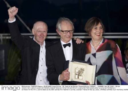 69. Festival de Cannes: Preisverleihung (160522) -- CANNES, May 22, 2016 -- British director Ken Loach(C) poses with British producer Rebecca O Brien (R) and British screenwriter Paul Laverty after winning the The Palme d Or Award for the film I, Daniel Blake at the 69th Cannes Film Festival in Cannes, southern France on May 22, 2016. ) FRANCE-CANNES-FILM FESTIVAL-AWARD-PHOTOCALL JinxYu 