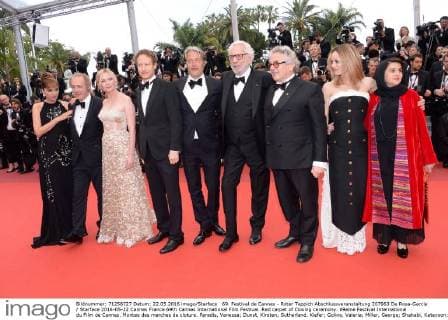 69. Festival de Cannes - Roter Teppich Abschlussveranstaltung 207963 De Rosa-Garcia Starface 2016-05-22 Cannes France 69th Cannes International Film Festival. Red carpet of Closing ceremony. 69eme Festival International du Film de Cannes. Montee des marches de cloture. Paradis, Vanessa; Dunst, Kirsten; Sutherland, Kiefer; Golino, Valeria; Miller, George; Shahabi, Katayoon; Mikkelsen, Mads  Copyright: xDexRosa-Garciax xStarfacex STAR_207963_080