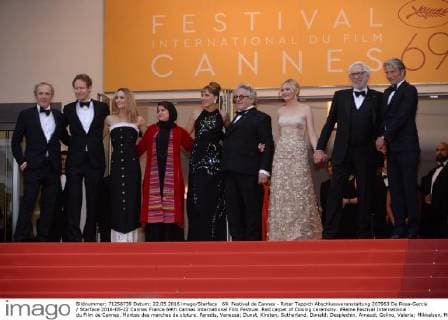 69. Festival de Cannes - Roter Teppich Abschlussveranstaltung 207963 De Rosa-Garcia Starface 2016-05-22 Cannes France 69th Cannes International Film Festival. Red carpet of Closing ceremony. 69eme Festival International du Film de Cannes. Montee des marches de cloture. Paradis, Vanessa; Dunst, Kirsten; Sutherland, Donald; Desplechin, Arnaud; Golino, Valeria; Mikkelsen, Mads; Miller, George; Nemes, Laszlo; Shahabi, Katayoon  Copyright: xDexRosa-Garciax xStarfacex STAR_207963_091