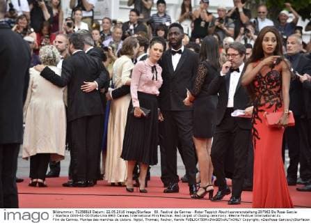 69. Festival de Cannes - Roter Teppich Abschlussveranstaltung 207963 De Rosa-Garcia Starface 0000-00-00 Etats-Unis 69th Cannes International Film Festival. Red carpet of Closing ceremony. 69eme Festival International du Film de Cannes. Montee des marches de cloture. Ngijol, Thomas; Rocher, Karole  Copyright: xDexRosa-Garciax xStarfacex STAR_207963_161