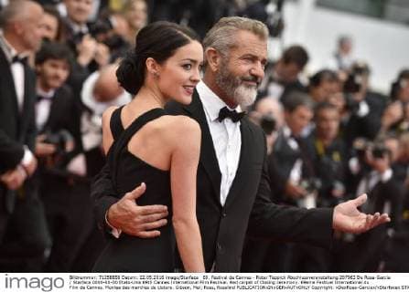 69. Festival de Cannes - Roter Teppich Abschlussveranstaltung 207963 De Rosa-Garcia Starface 0000-00-00 Etats-Unis 69th Cannes International Film Festival. Red carpet of Closing ceremony. 69eme Festival International du Film de Cannes. Montee des marches de cloture. Gibson, Mel; Ross, Rosalind  Copyright: xDexRosa-Garciax xStarfacex STAR_207963_197
