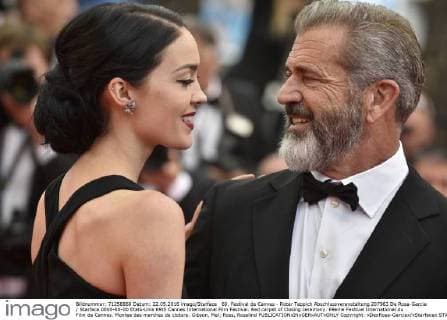 69. Festival de Cannes - Roter Teppich Abschlussveranstaltung 207963 De Rosa-Garcia Starface 0000-00-00 Etats-Unis 69th Cannes International Film Festival. Red carpet of Closing ceremony. 69eme Festival International du Film de Cannes. Montee des marches de cloture. Gibson, Mel; Ross, Rosalind  Copyright: xDexRosa-Garciax xStarfacex STAR_207963_207