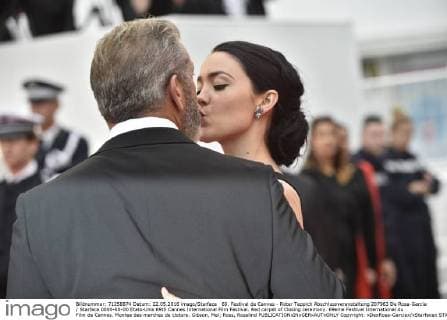 69. Festival de Cannes - Roter Teppich Abschlussveranstaltung 207963 De Rosa-Garcia Starface 0000-00-00 Etats-Unis 69th Cannes International Film Festival. Red carpet of Closing ceremony. 69eme Festival International du Film de Cannes. Montee des marches de cloture. Gibson, Mel; Ross, Rosalind  Copyright: xDexRosa-Garciax xStarfacex STAR_207963_211