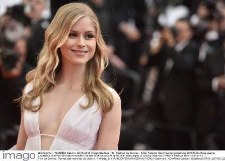 69. Festival de Cannes - Roter Teppich Abschlussveranstaltung 207963 De Rosa-Garcia Starface 0000-00-00 Etats-Unis 69th Cannes International Film Festival. Red carpet of Closing ceremony. 69eme Festival International du Film de Cannes. Montee des marches de cloture. Moriarty, Erin  Copyright: xDexRosa-Garciax xStarfacex STAR_207963_220