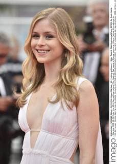69. Festival de Cannes - Roter Teppich Abschlussveranstaltung 207963 De Rosa-Garcia Starface 0000-00-00 Etats-Unis 69th Cannes International Film Festival. Red carpet of Closing ceremony. 69eme Festival International du Film de Cannes. Montee des marches de cloture. Moriarty, Erin  Copyright: xDexRosa-Garciax xStarfacex STAR_207963_221