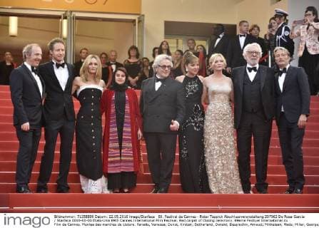 69. Festival de Cannes - Roter Teppich Abschlussveranstaltung 207963 De Rosa-Garcia Starface 0000-00-00 Etats-Unis 69th Cannes International Film Festival. Red carpet of Closing ceremony. 69eme Festival International du Film de Cannes. Montee des marches de cloture. Paradis, Vanessa; Dunst, Kirsten; Sutherland, Donald; Desplechin, Arnaud; Mikkelsen, Mads; Miller, George; Nemes, Laszlo  Copyright: xDexRosa-Garciax xStarfacex STAR_207963_233
