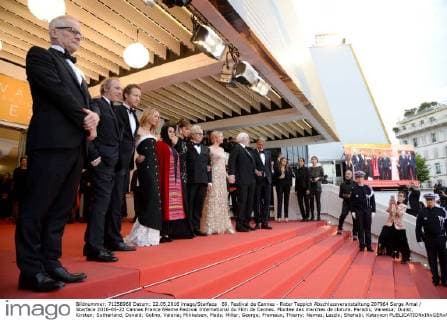 69. Festival de Cannes - Roter Teppich Abschlussveranstaltung 207964 Serge Arnal Starface 2016-05-22 Cannes France 69eme Festival International du Film de Cannes. Montee des marches de cloture. Paradis, Vanessa; Dunst, Kirsten; Sutherland, Donald; Golino, Valeria; Mikkelsen, Mads; Miller, George; Fremaux, Thierry; Nemes, Laszlo; Shahabi, Katayoon  Copyright: xSergexArnalx xStarfacex STAR_207964_054