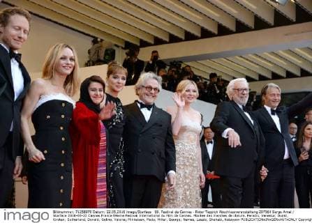 69. Festival de Cannes - Roter Teppich Abschlussveranstaltung 207964 Serge Arnal Starface 2016-05-22 Cannes France 69eme Festival International du Film de Cannes. Montee des marches de cloture. Paradis, Vanessa; Dunst, Kirsten; Sutherland, Donald; Golino, Valeria; Mikkelsen, Mads; Miller, George; Nemes, Laszlo; Shahabi, Katayoon  Copyright: xSergexArnalx xStarfacex STAR_207964_056
