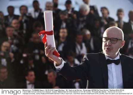 69. Festival de Cannes - Preisträger 207965 De Rosa-Garcia Starface 2016-05-22 France 69th Annual Cannes Film Festival. Awards. 69eme Festival International du film de Cannes. Photocall des Palmes . Palme d or du court metrage Gimenez, Juanjo  Copyright: xDexRosa-Garciax xStarfacex STAR_207965_019