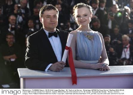 69. Festival de Cannes - Preisträger 207965 De Rosa-Garcia Starface 2016-05-22 France 69th Annual Cannes Film Festival. Awards. 69eme Festival International du film de Cannes. Photocall des Palmes . Mungiu, Cristian; Dragus, Maria  Copyright: xDexRosa-Garciax xStarfacex STAR_207965_022