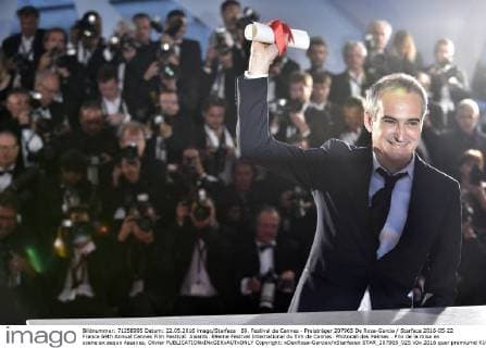 69. Festival de Cannes - Preisträger 207965 De Rosa-Garcia Starface 2016-05-22 France 69th Annual Cannes Film Festival. Awards. 69eme Festival International du film de Cannes. Photocall des Palmes . Prix de la mise en scene ex aequo Assayas, Olivier  Copyright: xDexRosa-Garciax xStarfacex STAR_207965_025