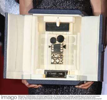 69. Festival de Cannes - Preisträger Houda Benyamina arrives at the award photo call after receiving the Camera d Or prize for the film Divines during the 69th annual Cannes International Film Festival in Cannes, France on May 22, 2016.  CAN20160522775 DAVIDxSILPA