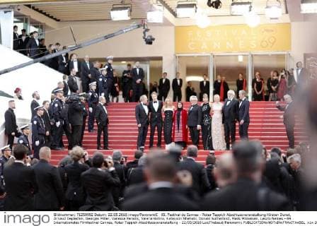 69. Festival de Cannes - Roter Teppich Abschlussveranstaltung Kirsten Dunst, Arnaud Deplechin, Georges Miller, Vanessa Paradis, Valeria Golino, Katayoon Shahabi, Donald Sutherland, Mads Mikkelsen, Laszlo Nemes - 69. Internationales Filmfestival Cannes, Roter Teppich Abschlussveranstaltung - 22 05 2016 LoicThebaud Panoramic 