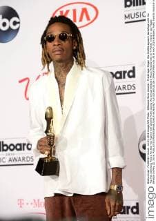 Billboard Music Awards - Preisträger Singer Wiz Khalifa appears backstage with the Top Hot 100 Song Award for See You Again (with Charlie Puth) during the annual Billboard Music Awards held at T-Mobile Arena in Las Vegas, Nevada on May 22, 2016.  LAV20160522106 JIMxRUYMEN