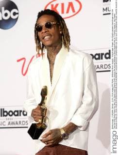 Billboard Music Awards - Preisträger Singer Wiz Khalifa appears backstage with the Top Hot 100 Song Award for See You Again (with Charlie Puth) during the annual Billboard Music Awards held at T-Mobile Arena in Las Vegas, Nevada on May 22, 2016.  LAV20160522107 JIMxRUYMEN