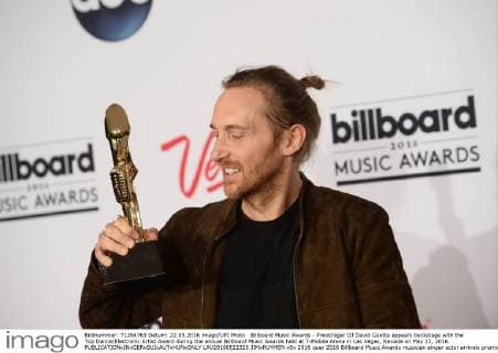 Billboard Music Awards - Preisträger DJ David Guetta appears backstage with the Top Dance Electronic Artist Award during the annual Billboard Music Awards held at T-Mobile Arena in Las Vegas, Nevada on May 22, 2016.  LAV20160522325 JIMxRUYMEN
