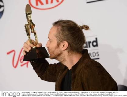 Billboard Music Awards - Preisträger DJ David Guetta appears backstage with the Top Dance Electronic Artist Award during the annual Billboard Music Awards held at T-Mobile Arena in Las Vegas, Nevada on May 22, 2016.  LAV20160522326 JIMxRUYMEN
