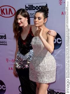 Actresses Kathryn Hahn and Mila Kunis attend the annual Billboard Music Awards held at T-Mobile Arena in Las Vegas, Nevada on May 22, 2016.  LAV20160522362 JIMxRUYMEN