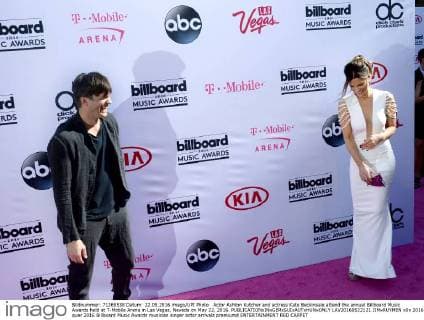 Actor Ashton Kutcher and actress Kate Beckinsale attend the annual Billboard Music Awards held at T-Mobile Arena in Las Vegas, Nevada on May 22, 2016.  LAV20160522121 JIMxRUYMEN