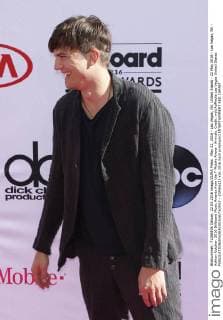 May 22, 2016 - Las Vegas, NV, United States - 22 May 2016 - Las Vegas, NV - Ashton Kutcher. 2016 Billboard Music Awards from the T-Mobile Arena - Arrivals. Credit: mjt AdMedia Las Vegas United States - ZUMAa123