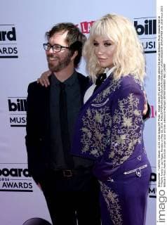 Singer Kesha (R) and Ben Folds attend the annual Billboard Music Awards held at T-Mobile Arena in Las Vegas, Nevada on May 22, 2016.  LAV20160522530 JIMxRUYMEN