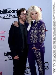 Singer Kesha (R) and Ben Folds attend the annual Billboard Music Awards held at T-Mobile Arena in Las Vegas, Nevada on May 22, 2016.  LAV20160522532 JIMxRUYMEN