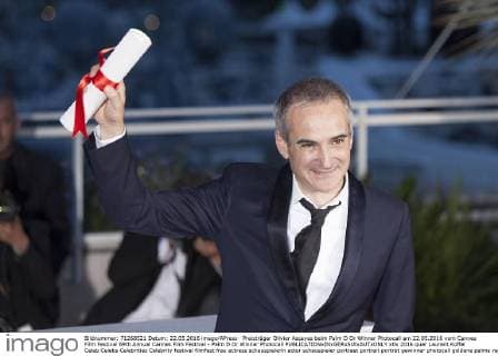 Preisträger Olivier Assayas beim Palm D Or Winner Photocall am 22.05.2016 vom Cannes Film Festival 69th Annual Cannes Film Festival - Palm D Or Winner Photocall 