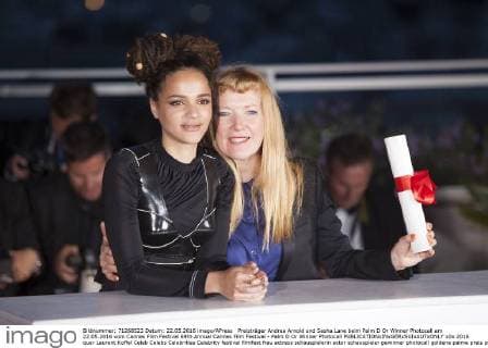 Preisträger Andrea Arnold und Sasha Lane beim Palm D Or Winner Photocall am 22.05.2016 vom Cannes Film Festival 69th Annual Cannes Film Festival - Palm D Or Winner Photocall 