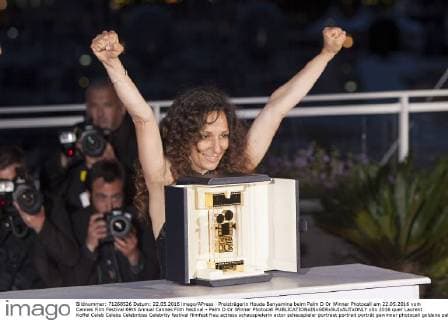 Preisträgerin Houda Benyamina beim Palm D Or Winner Photocall am 22.05.2016 vom Cannes Film Festival 69th Annual Cannes Film Festival - Palm D Or Winner Photocall 