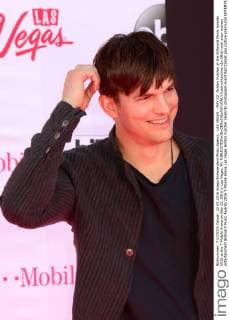 LAS VEGAS - MAY 22: Ashton Kutcher at the Billboard Music Awards 2016 at the T-Mobile Arena on May 22, 2016 in Las Vegas, NV  KathyxHutchins