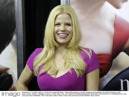 Megan Hilty arrives on the red carpet at the Me Before You World Premiere at AMC Loews Lincoln Square 13 theater on May 23, 2016 in New York City.  NYP20160523129 JOHNxANGELILLO