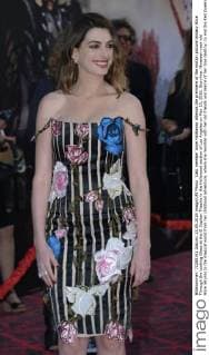 Cast member Anne Hathaway attends the premiere of the motion picture fantasy Alice Through the Looking Glass at the El Capitan Theatre in the Hollywood section of Los Angeles on May 23, 2016. Storyline: Nineteen-year-old Alice returns to the magical world from her childhood adventure, where she reunites with her old friends and learns of her true destiny: to end the Red Queen s reign of terror.  LAP2016052321 JIMxRUYMEN