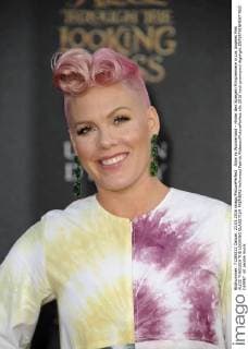 Alice im Wunderland – Hinter den Spiegeln Filmpremiere in Los Angeles Pink ALICE THROUGH THE LOOKING GLASS FILM PREMIERE Hollywood Patrick Rideaux PicturePerfect
