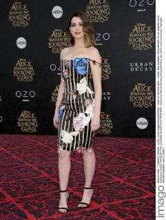Alice im Wunderland – Hinter den Spiegeln Filmpremiere in Los Angeles Anne Hathaway ALICE THROUGH THE LOOKING GLASS FILM PREMIERE Hollywood Patrick Rideaux PicturePerfect