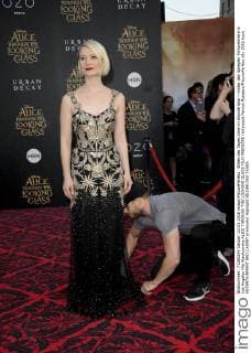 Bilder des Tages Alice im Wunderland – Hinter den Spiegeln Filmpremiere in Los Angeles Mia Wasikowska ALICE THROUGH THE LOOKING GLASS FILM PREMIERE Hollywood Patrick Rideaux PicturePerfect