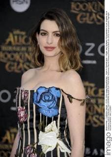 Alice im Wunderland – Hinter den Spiegeln Filmpremiere in Los Angeles Anne Hathaway ALICE THROUGH THE LOOKING GLASS FILM PREMIERE Hollywood Patrick Rideaux PicturePerfect