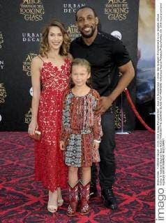 Alice im Wunderland – Hinter den Spiegeln Filmpremiere in Los Angeles Allison Holker & husband Stephen Boss ALICE THROUGH THE LOOKING GLASS FILM PREMIERE Hollywood Patrick Rideaux PicturePerfect
