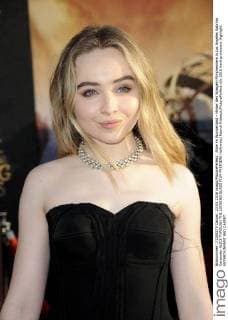 Alice im Wunderland – Hinter den Spiegeln Filmpremiere in Los Angeles Sabrina Carpenter ALICE THROUGH THE LOOKING GLASS FILM PREMIERE Hollywood Patrick Rideaux PicturePerfect
