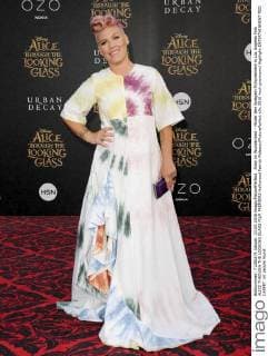 Alice im Wunderland – Hinter den Spiegeln Filmpremiere in Los Angeles Pink ALICE THROUGH THE LOOKING GLASS FILM PREMIERE Hollywood Patrick Rideaux PicturePerfect