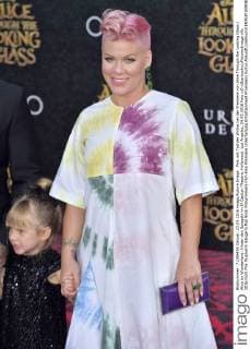Pink mit Tochter Willow bei der Premiere von Alice Through the Looking Glass Alice im Wunderland: Hinter den Spiegeln im El Capitan Theatre, Hollywood. Los Angeles, 24.05.2016 Foto:xD.xStarbuckx xFuturexImage