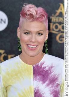 Pink bei der Premiere von Alice Through the Looking Glass Alice im Wunderland: Hinter den Spiegeln im El Capitan Theatre, Hollywood. Los Angeles, 24.05.2016 Foto:xD.xStarbuckx xFuturexImage