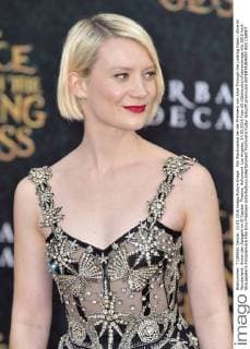 Mia Wasikowska bei der Premiere von Alice Through the Looking Glass Alice im Wunderland: Hinter den Spiegeln im El Capitan Theatre, Hollywood. Los Angeles, 24.05.2016 Foto:xD.xStarbuckx xFuturexImage