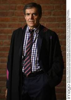 Verleihung der Ehrendoktortitel an der Universität Hasselt Jean-Marie Tarascon pictured before a ceremony for the Doctor Honoris Causa honorary degrees of the UHasselt university, Tuesday 24 May 2016 in Diepenbeek.  YORICKxJANSENS 04857125