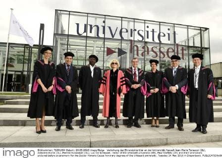 Verleihung der Ehrendoktortitel an der Universität Hasselt Jean-Marie Tarascon (2L), Adeyemi Kunle (3L), Martha Nussbaum (4L), Luc De Schepper, rector of the UHasselt university (4R), Paul Stoffels (2R) and their promotors pictured before a ceremony for the Doctor Honoris Causa honorary degrees of the UHasselt university, Tuesday 24 May 2016 in Diepenbeek.  YORICKxJANSENS 04857130