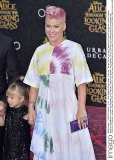 Pink mit Tochter Willow bei der Premiere von Alice Through the Looking Glass Alice im Wunderland: Hinter den Spiegeln im El Capitan Theatre, Hollywood. Los Angeles, 24.05.2016 Foto:xD.xStarbuckx xFuturexImage