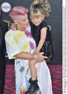 Pink mit Tochter Willow bei der Premiere von Alice Through the Looking Glass Alice im Wunderland: Hinter den Spiegeln im El Capitan Theatre, Hollywood. Los Angeles, 24.05.2016 Foto:xD.xStarbuckx xFuturexImage