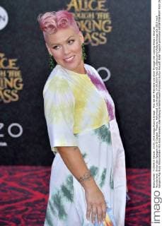 Pink bei der Premiere von Alice Through the Looking Glass Alice im Wunderland: Hinter den Spiegeln im El Capitan Theatre, Hollywood. Los Angeles, 24.05.2016 Foto:xD.xStarbuckx xFuturexImage